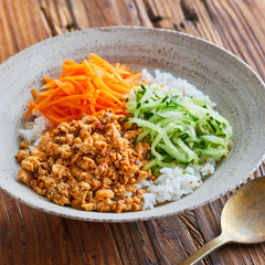 豆腐そぼろの三色ビビンバ