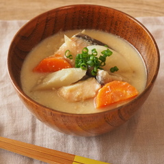 鮭と根菜の粕汁