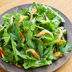 春菊と桜えびのエスニックサラダ