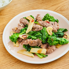 菜の花と牛肉のオイスターソース炒め