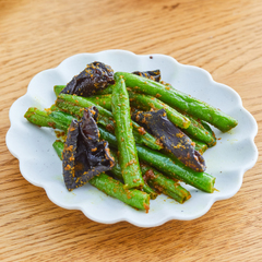 冷凍いんげんときくらげのカレー炒め