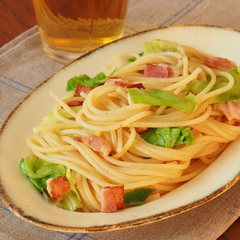 キャベツとベーコンのペペロンチーノ