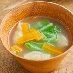 キャベツと油揚げの和風汁