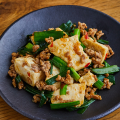 ちぎり豆腐とにらのピリ辛オイスターソース炒め