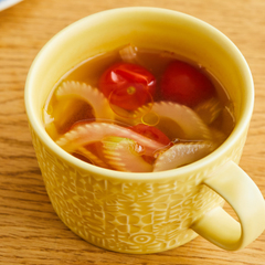 ミニトマトとセロリのコンソメスープ