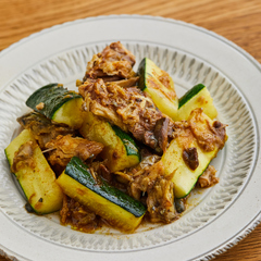 さば缶とズッキーニのカレーオイスター炒め