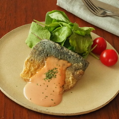 さばのムニエル　オーロラソース