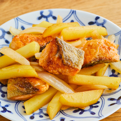 鮭とじゃがいものバターしょうゆ炒め