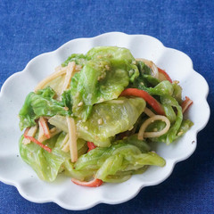 レタスとかに風味かまぼこのごまあえ