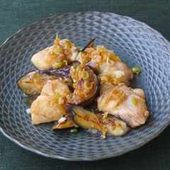 しょうが香る 鶏肉となすのネギポン炒め