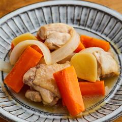 鶏肉と玉ねぎ、にんじんの酢しょうが蒸し