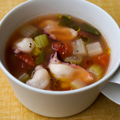たことセロリの具だくさんトマトスープ