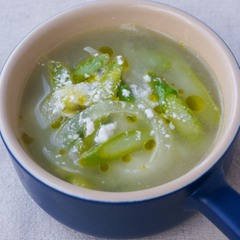 アスパラと玉ねぎのヨーグルトスープ