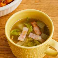 ベーコンと白菜のコンソメスープ