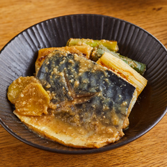 さばと焼きねぎのごまみそ煮