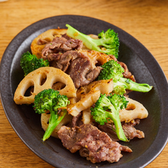 牛肉とれんこんのしょうが炒め