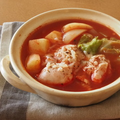 鶏肉と野菜の１人鍋 トマトチーズ仕立て