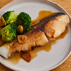 ぶりとブロッコリーのにんにくソテー