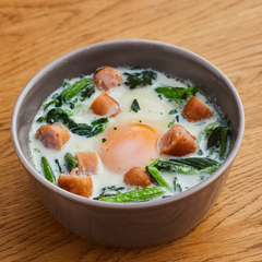 朝食に 卵とウインナーの食べるスープ