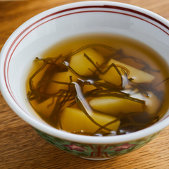 じゃがいもと刻み昆布の中華スープ