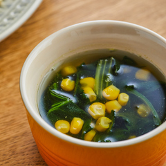 冷凍野菜で ほうれん草とコーンのコンソメスープ