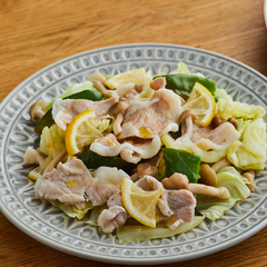 キャベツと豚肉のレモン蒸し