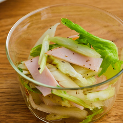 セロリとハムのバジルあえ