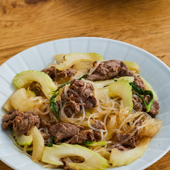 セロリと牛肉のチャプチェ風炒め