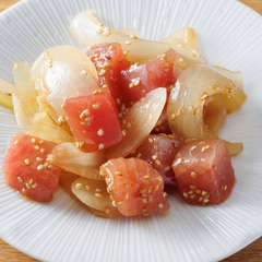 まぐろと玉ねぎの漬けあえ