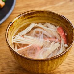 かに風味かまぼことえのきの春雨スープ