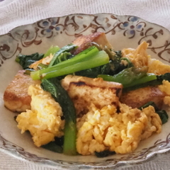 豆腐と小松菜のふわふわ卵炒め
