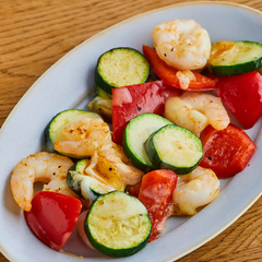 えびと彩り野菜のガーリックチーズ炒め