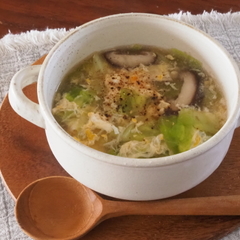 キャベツとしいたけのふんわり卵スープ