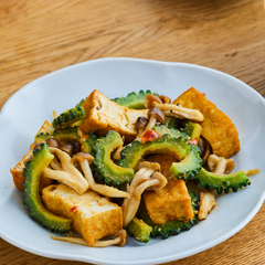 ご飯がすすむ 厚揚げとゴーヤーのピリ辛みそ炒め