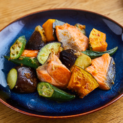 夏野菜と鮭の炒め物