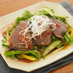 かつおのたたきのピリ辛サラダ