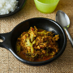 鶏ひき肉とざく切りブロッコリーのキーマカレー