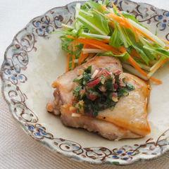 香味野菜ソースのチキンソテー