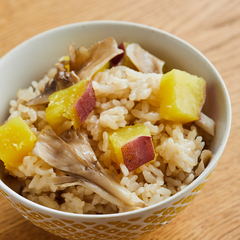 さつまいもとまいたけの炊き込みご飯