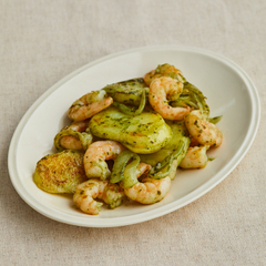 えびとじゃがいものバジルソース炒め