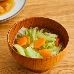 キャベツとにんじんのみそ汁