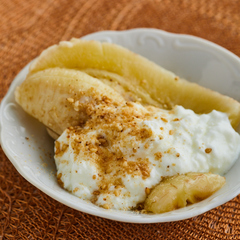 ホットバナナのごまヨーグルトがけ