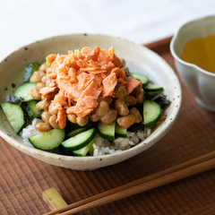 納豆と鮭フレークの丼