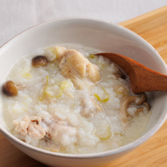 炊飯器で 鶏手羽元の中華粥（参鶏湯風）