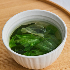 レタスとわかめのスープ