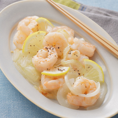 えびと玉ねぎの塩レモン炒め