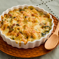 鶏肉とほうれん草のマカロニグラタン