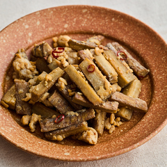 ごぼうと鶏ひき肉の甘辛炒め