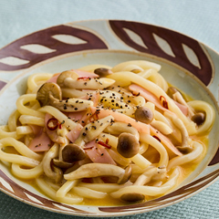 電子レンジで ピリ辛カルボナーラうどん
