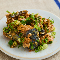 さばみそ缶のねぎまみれ